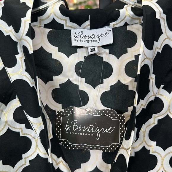 NWT Black white top - Picture 3 of 4